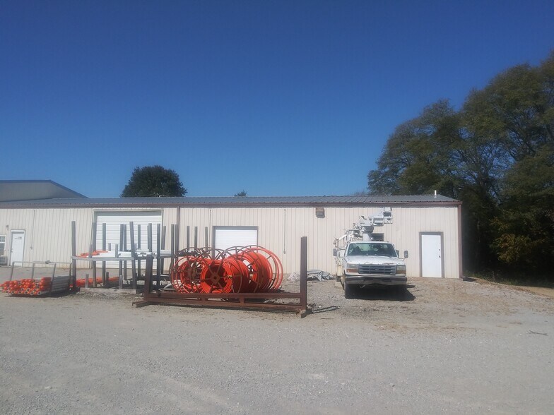More Photos Of 2688 Highway 90, Bronston Industrial For Lease
