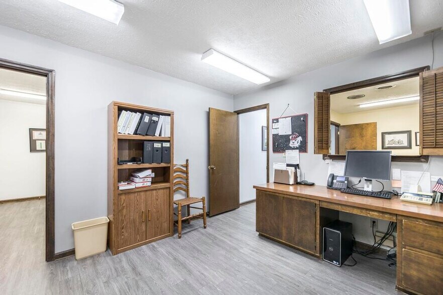 More Photos Of 231 Riverview, Oglethorpe Office For Sale