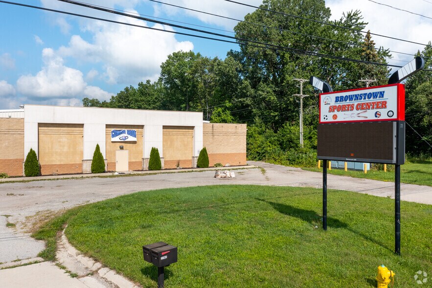 More Photos Of 21902 Telegraph Rd, Brownstown Skating Rink For Sale