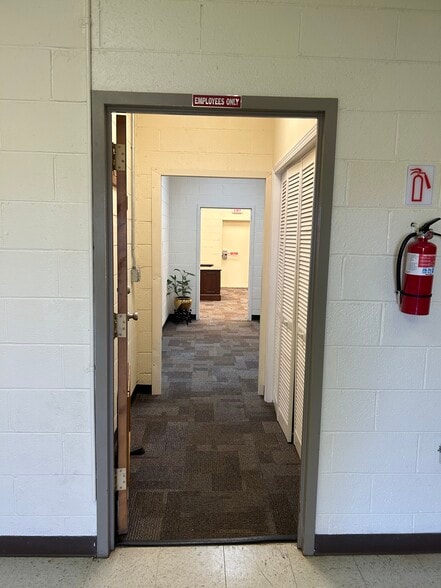 More Photos Of 1915 Snapps Ferry Rd, Greeneville Warehouse For Lease