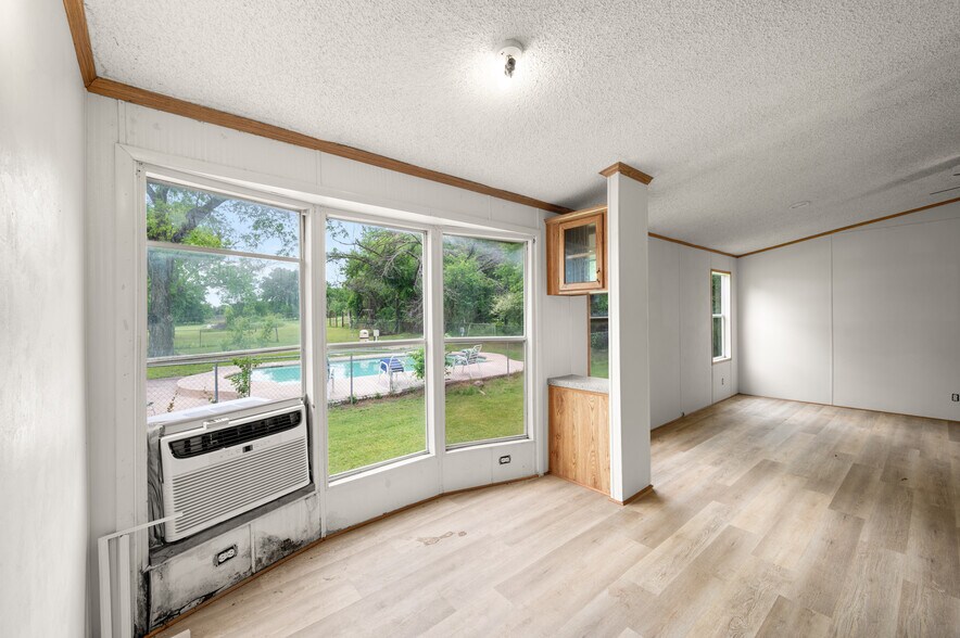 More Photos Of 7 Hills Rd, Newark Warehouse For Sale