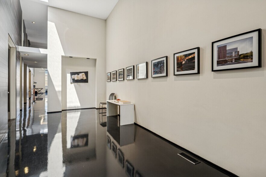 More Photos Of 942-944 W Huron St, Chicago General Retail For Sale