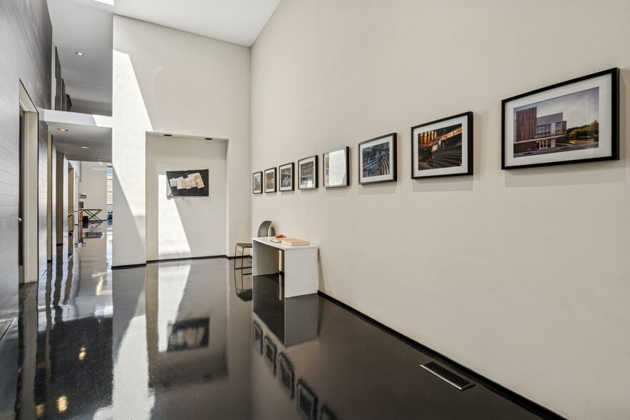 More Photos Of 944 W Huron St, Chicago Office Residential For Lease