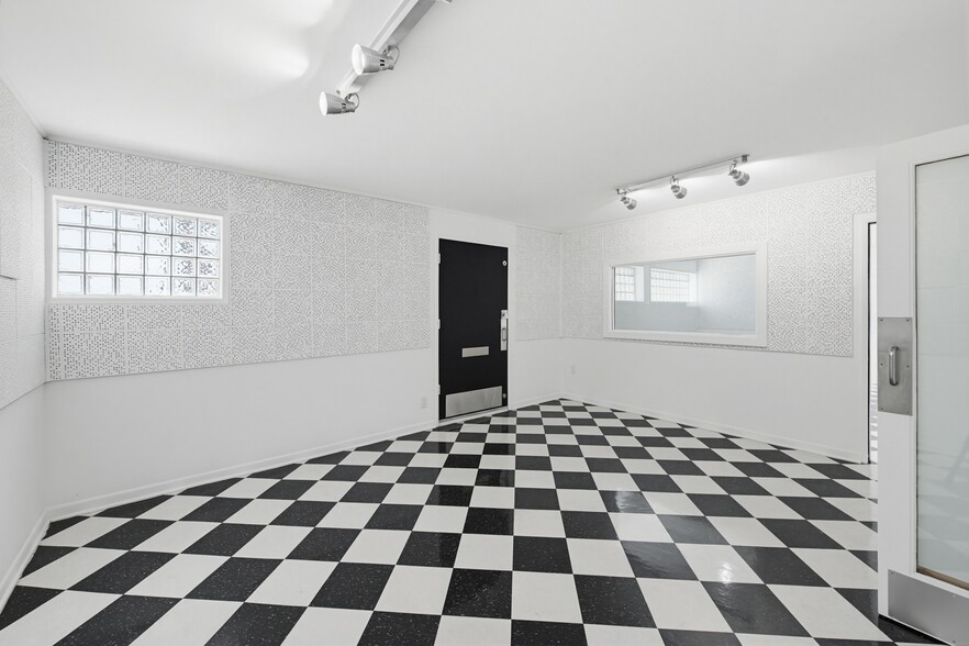 More Photos Of 6819 West Blvd, Inglewood Warehouse For Lease