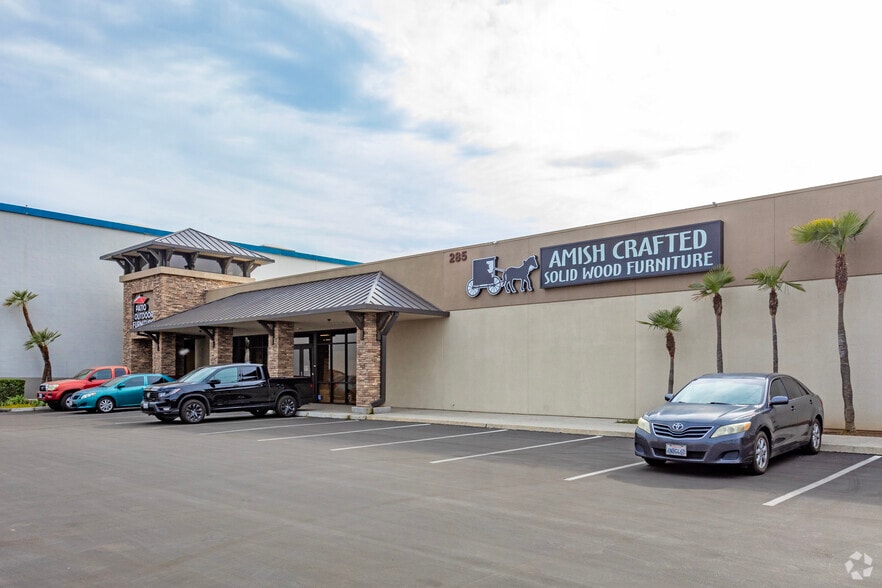 More Photos Of 285-295 W El Paso Ave, Fresno Freestanding For Lease