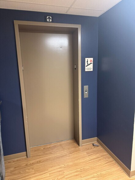 More Photos Of 2709 McGraw Dr, Bloomington Office Residential For Sale