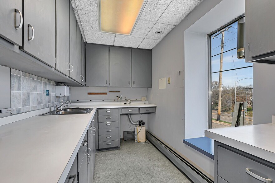 More Photos Of 1011 2nd St N, Saint Cloud Office For Sale