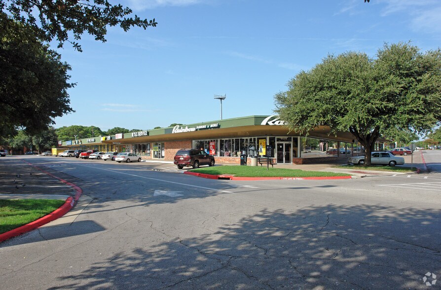 More Photos Of 655-700 W Illinois Ave, Dallas Unknown For Lease