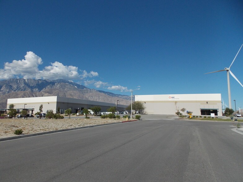 More Photos Of 19533 McLane St, Palm Springs Distribution For Sale