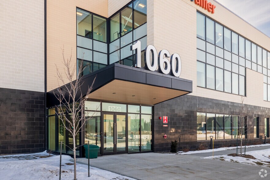 More Photos Of 1060 Rue Parent, St-Bruno-de-Montarville Office For Lease