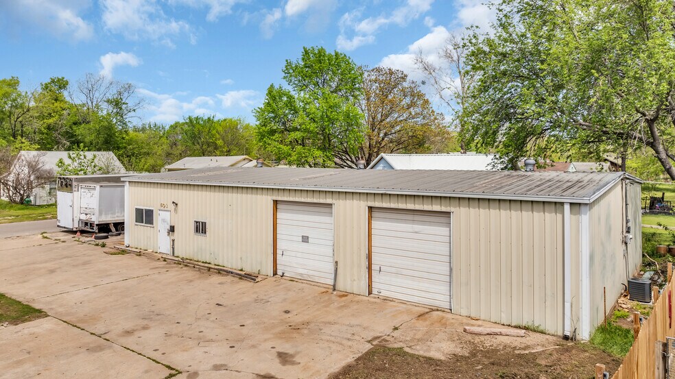 More Photos Of 603 Lake Murray Dr E, Ardmore Flex For Sale