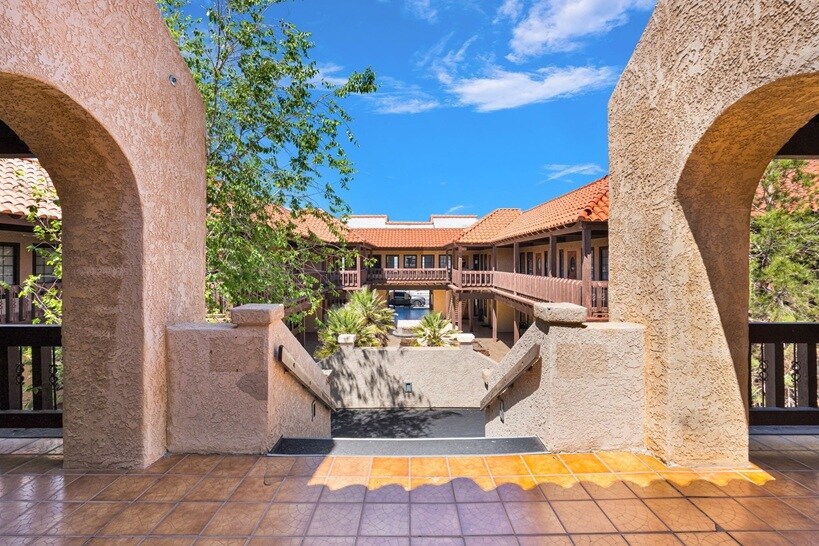 More Photos Of 222 E Main St, Barstow Office For Sale