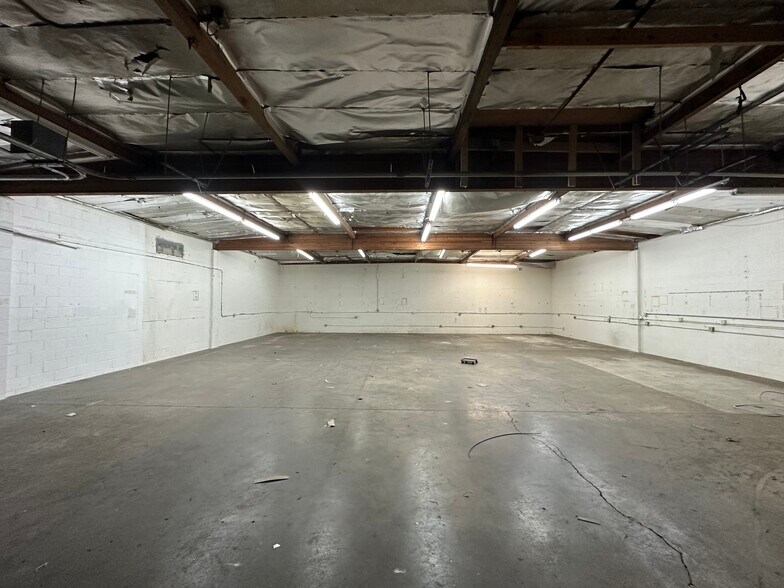 More Photos Of 9036 Owensmouth Ave, Canoga Park Manufacturing For Lease