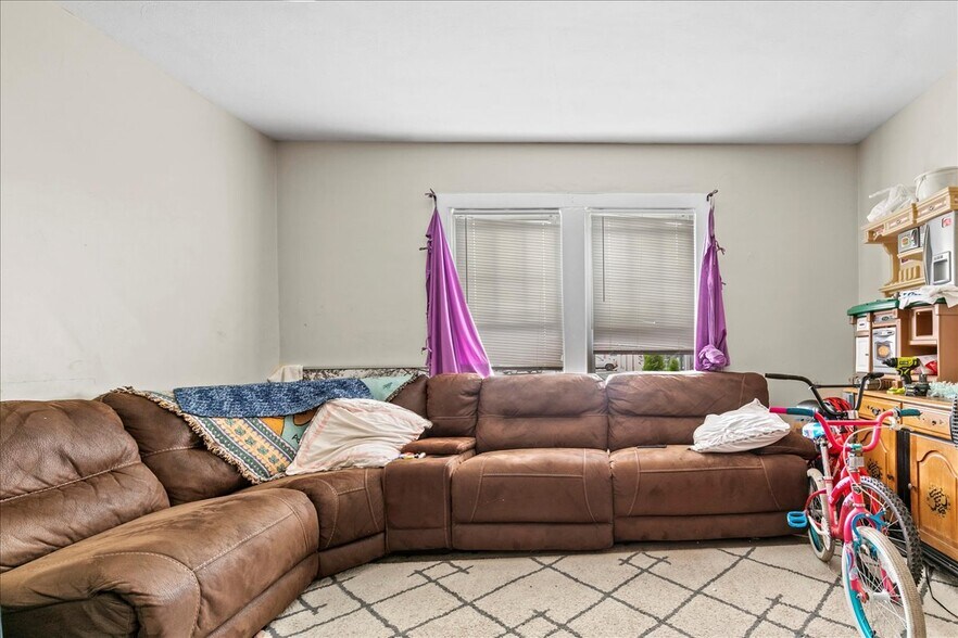 More Photos Of 1963-1965 Park St, Hartford Apartments For Sale