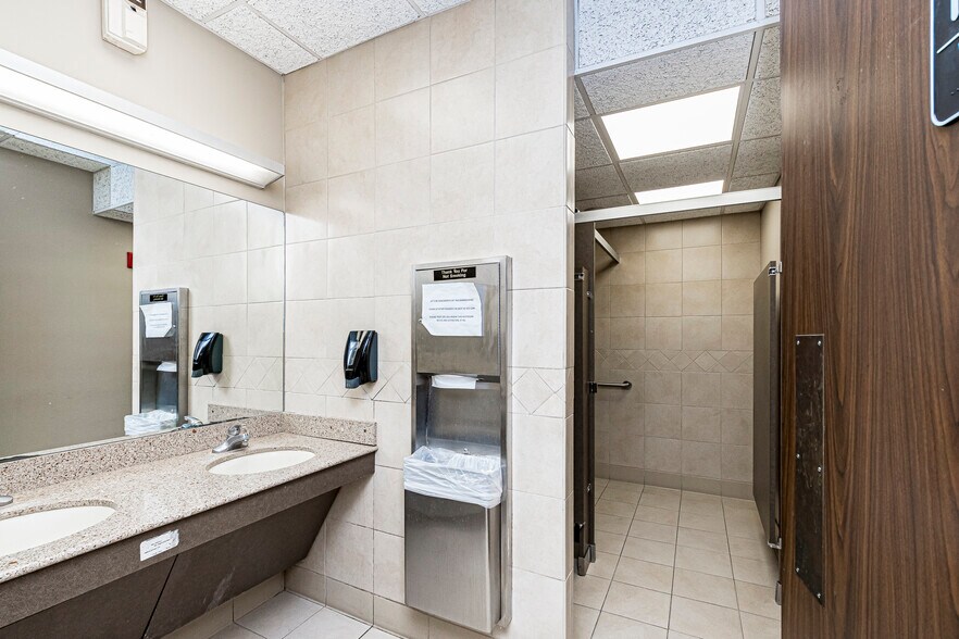 More Photos Of 3636 S Sherwood Forest Blvd, Baton Rouge Office For Lease