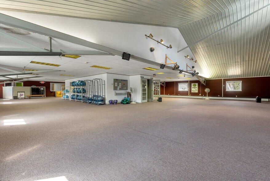 More Photos Of 55 Maynesboro St, Berlin Industrial For Sale