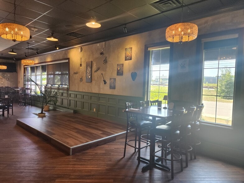 More Photos Of 15 Middlesex Tpke, Billerica Restaurant For Lease