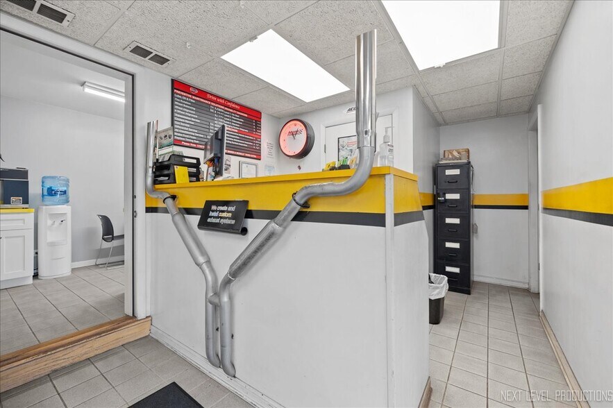 More Photos Of 632 W Colfax St, Palatine Flex For Sale