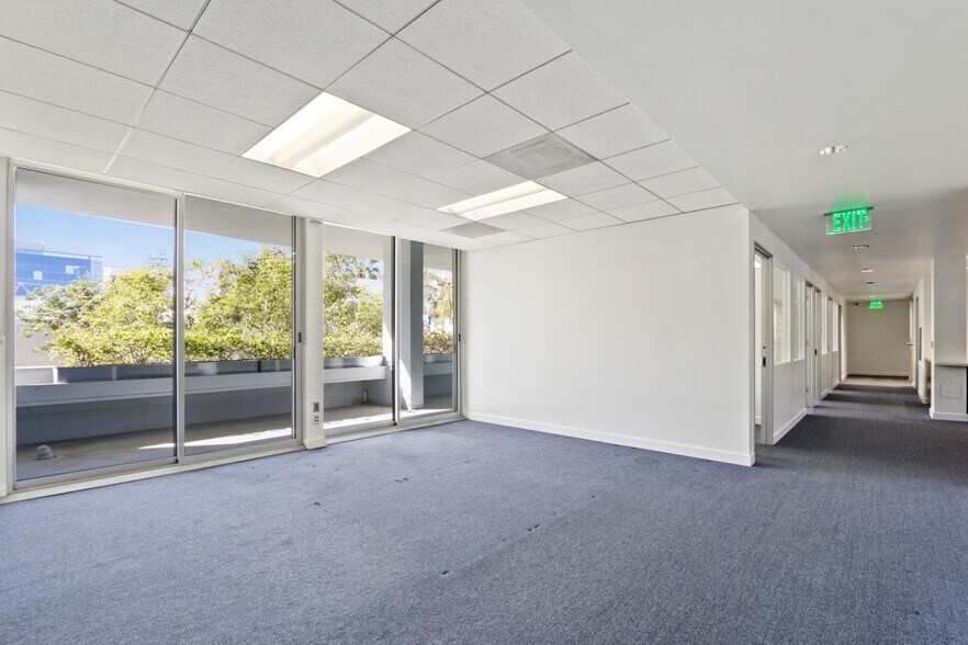 More Photos Of 270 N Canon Dr, Beverly Hills Office For Lease