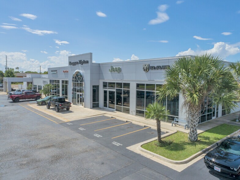 More Photos Of 2101 Central Blvd, Brownsville Auto Dealership For Sale