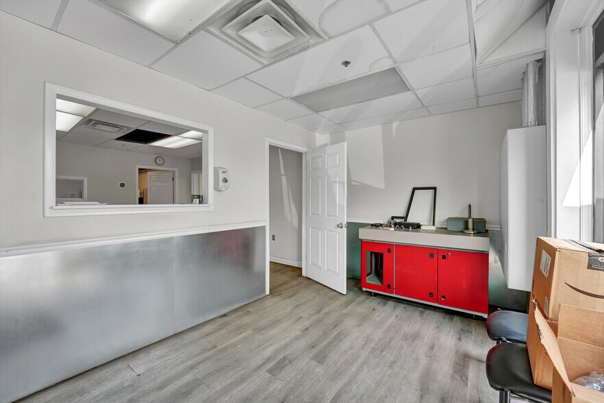 More Photos Of 1904 W Emory Rd, Powell Light Manufacturing For Sale