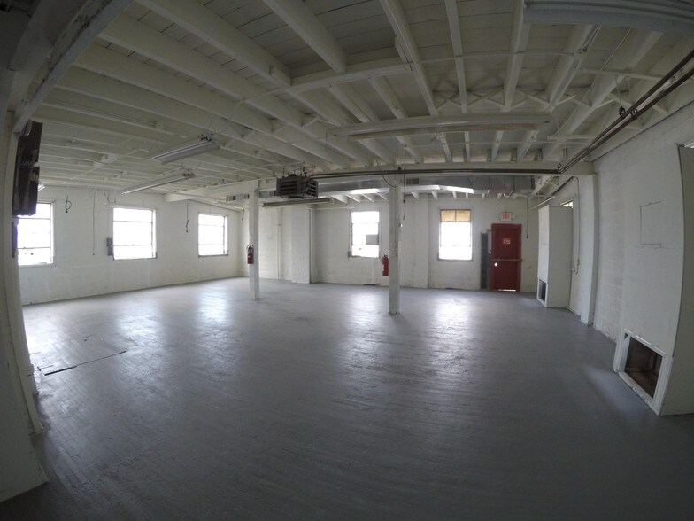 More Photos Of 413 Florence Ave, Hillside Warehouse For Lease
