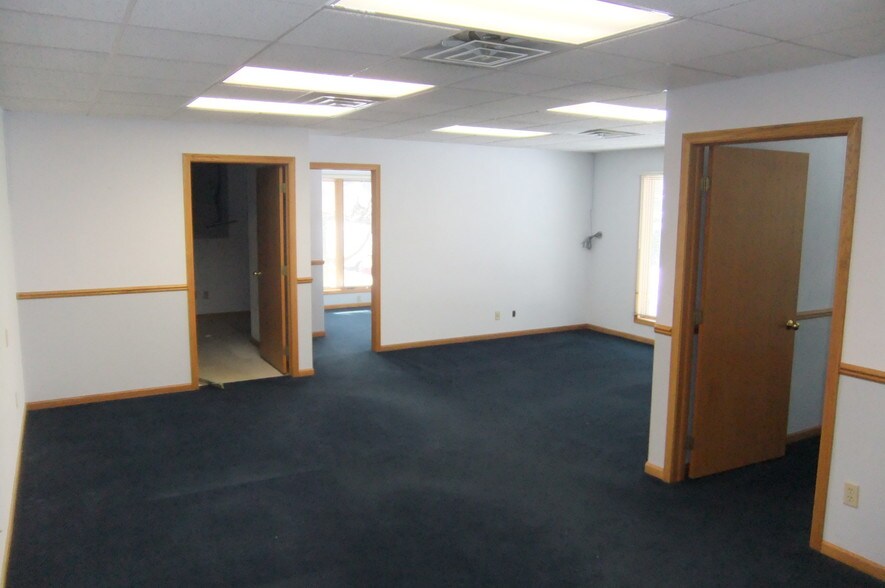 More Photos Of 1437 S Bell School Rd, Rockford Medical For Lease