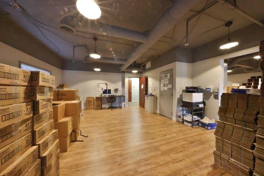 More Photos Of 10412 Allisonville Rd, Fishers Office For Sale