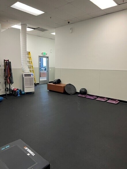 More Photos Of 5858 Warner Ave, Huntington Beach General Retail For Sale