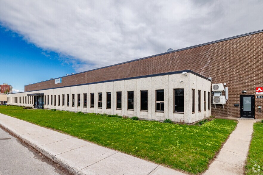 Primary Photo Of 401-425 Blvd Montpellier, Montréal Warehouse For Lease