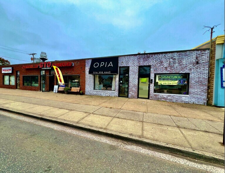 More Photos Of 810-818 N Broadway, Massapequa Storefront For Sale