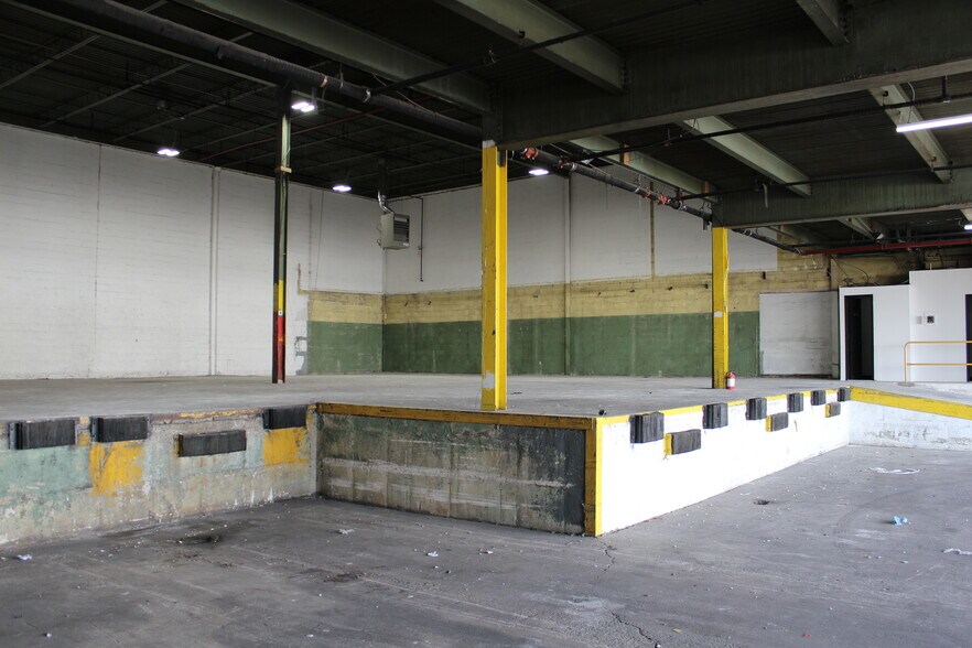 More Photos Of 147-45 Farmers Blvd, Jamaica Warehouse For Lease