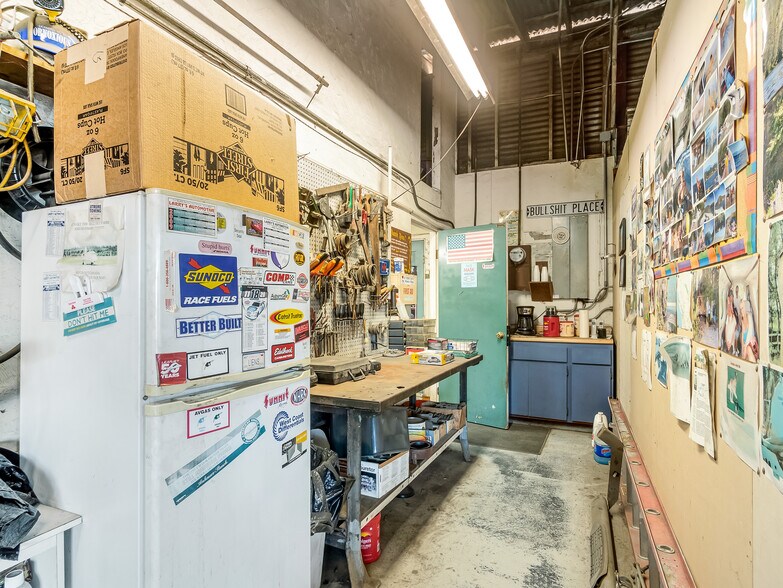 More Photos Of 1019 E Acequia Ave, Visalia Warehouse For Lease