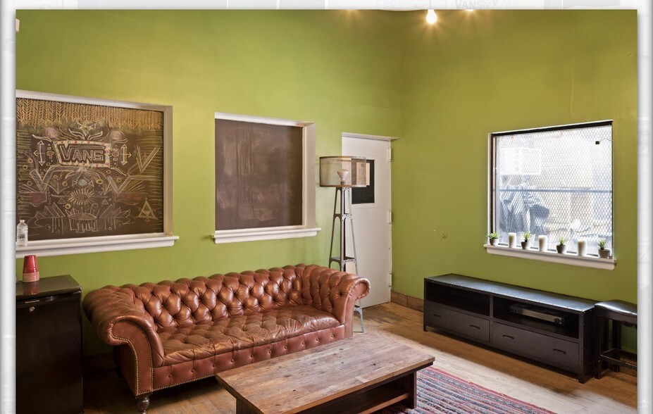 More Photos Of 25 Franklin St, Brooklyn Light Manufacturing For Lease