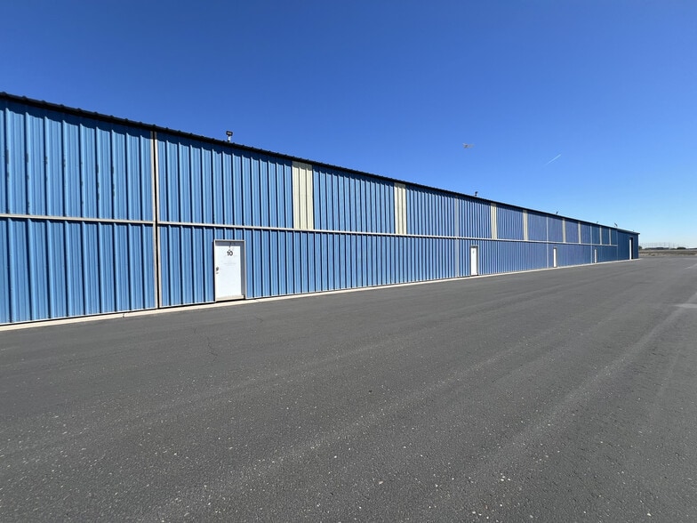 More Photos Of 6891 N Glen Harbor Blvd, Glendale Airplane Hangar For Sale