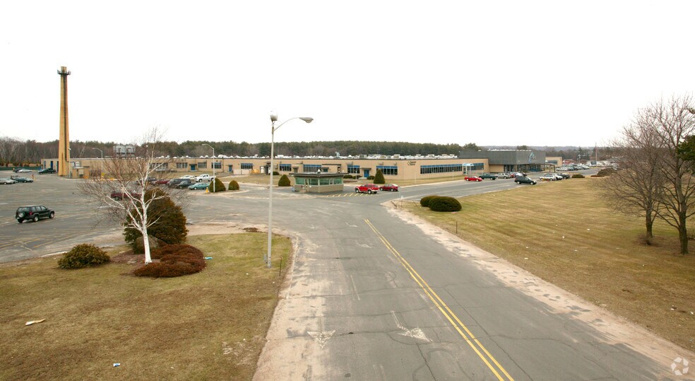 More Photos Of 383 Middle St, Bristol Warehouse For Lease