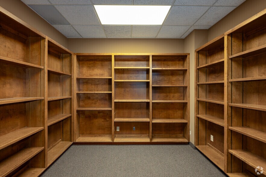 More Photos Of 6815 Manhattan Blvd, Fort Worth Office For Lease