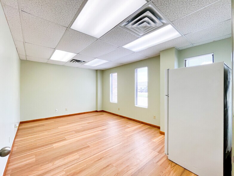More Photos Of 6720 Exchequer Dr, Baton Rouge Warehouse For Lease