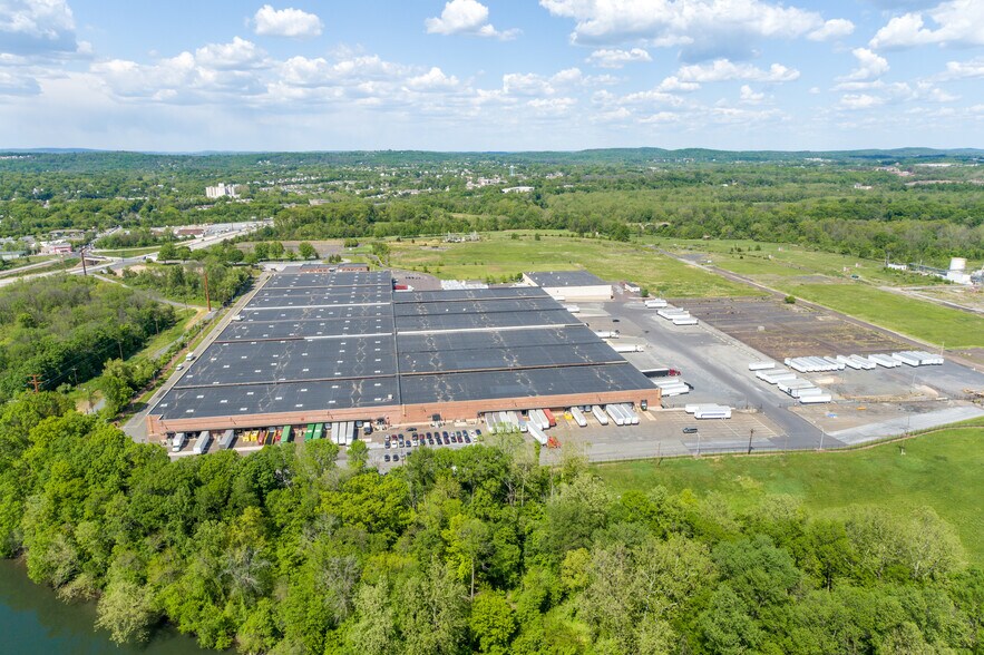 More Photos Of 1000 Armand Hammer Blvd, Pottstown Warehouse For Lease
