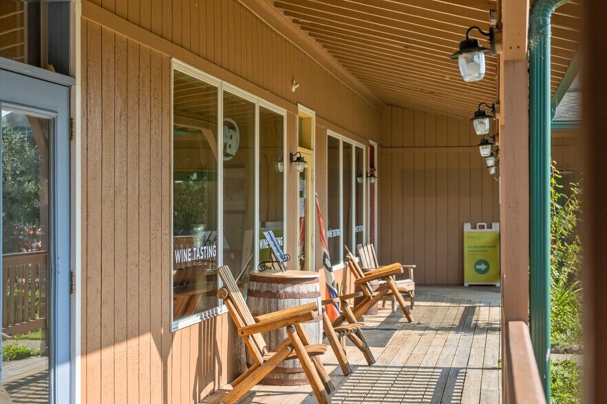 More Photos Of 5046 S West Bay Shore Dr, Suttons Bay Storefront Retail Residential For Sale