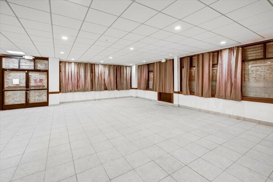 More Photos Of 400 E 12th St, Oakland Storefront Retail Residential For Sale