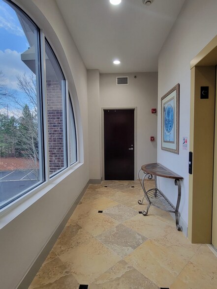 More Photos Of 10050 Medlock Bridge Rd, Johns Creek Office For Lease