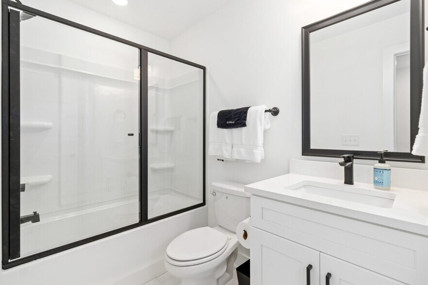 More Photos Of 725 Hornbuckle Rd, Clarksville Apartments For Sale