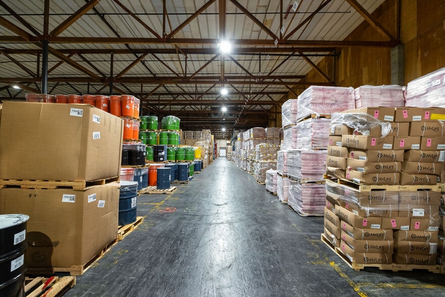 More Photos Of 556 Murlark Ave NW, Salem Manufacturing For Sale