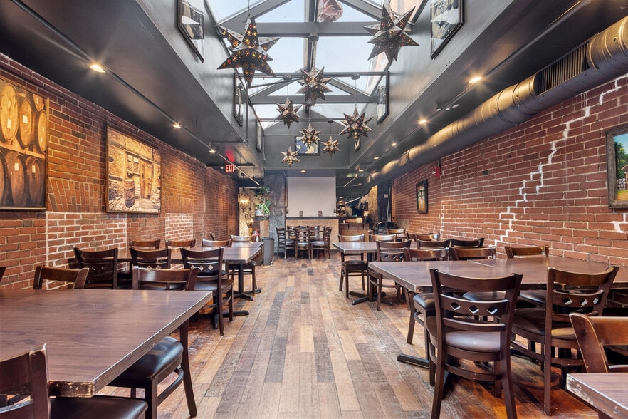 More Photos Of 172 Hanover St, Portsmouth Restaurant For Sale