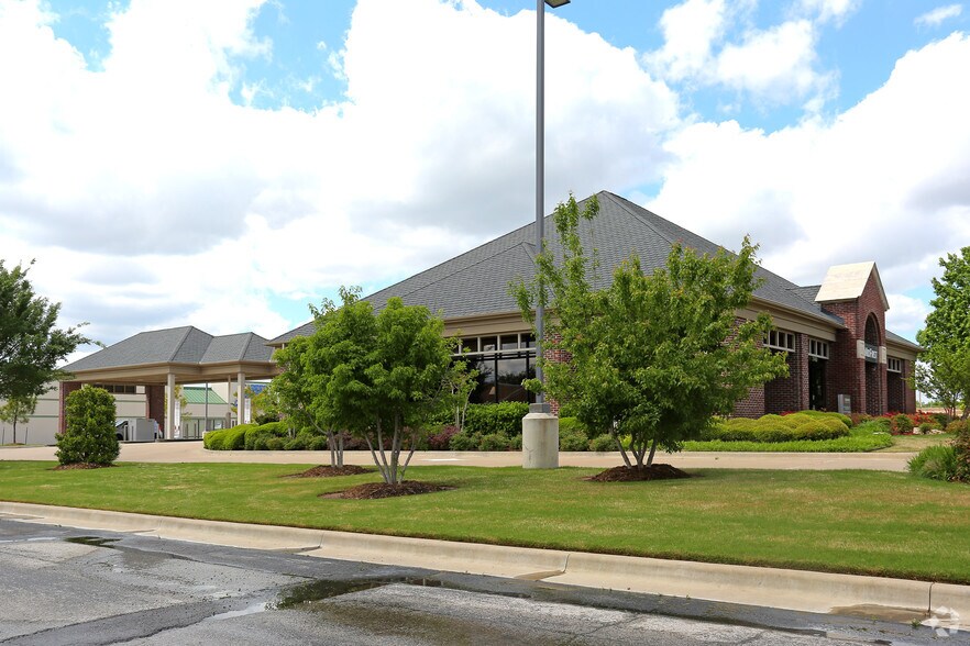 More Photos Of 3116-3138 S Garnett Rd, Tulsa Unknown For Lease
