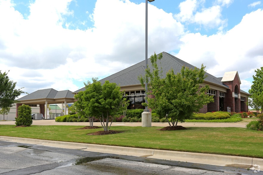 More Photos Of 3116-3138 S Garnett Rd, Tulsa Unknown For Lease