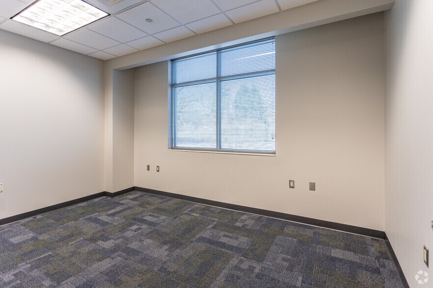 More Photos Of 575 Oak Ridge Tpke, Oak Ridge Medical For Sale