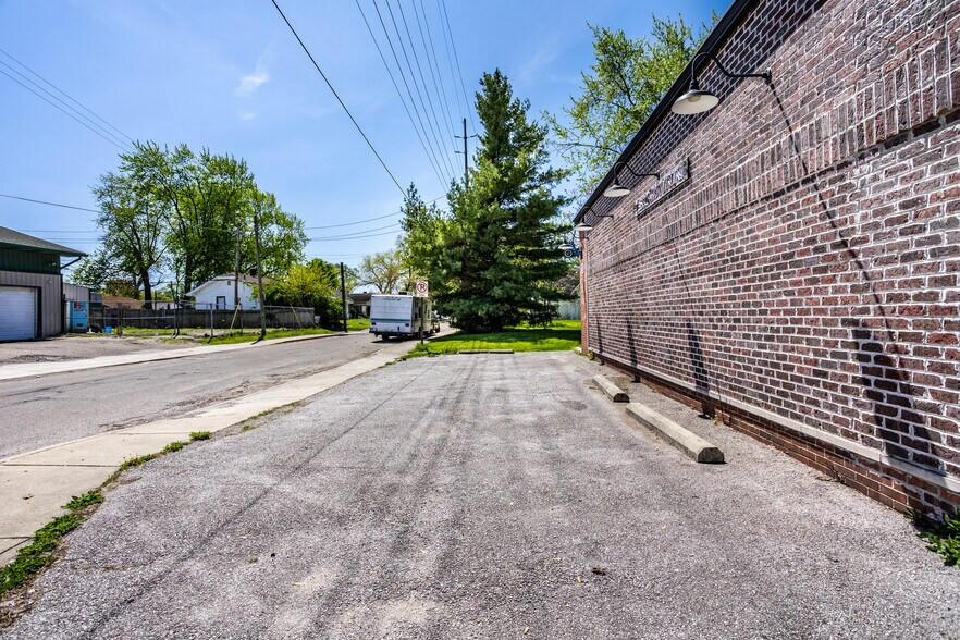More Photos Of 502 S Keystone Ave, Indianapolis Light Manufacturing For Sale