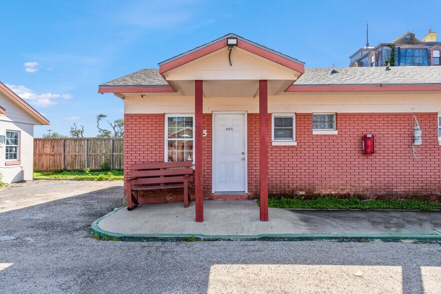 More Photos Of 309 S Fulton Beach Rd, Rockport Hotel For Sale